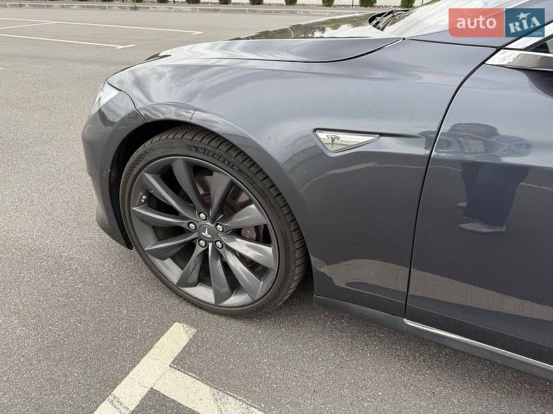 Ліфтбек Tesla Model S 2015 в Вінниці