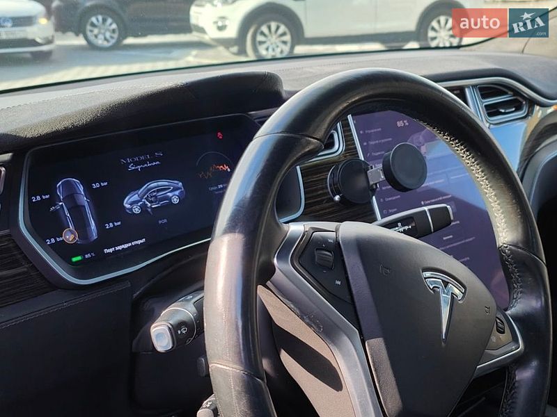 Лифтбек Tesla Model S 2016 в Виннице