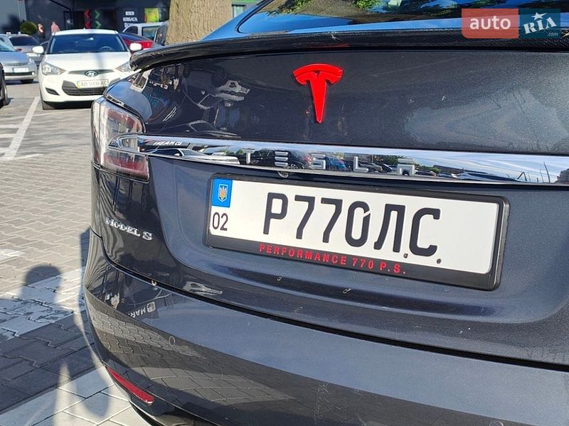 Лифтбек Tesla Model S 2016 в Виннице