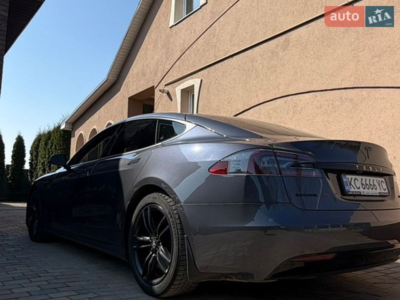 Ліфтбек Tesla Model S 2017 в Луцьку