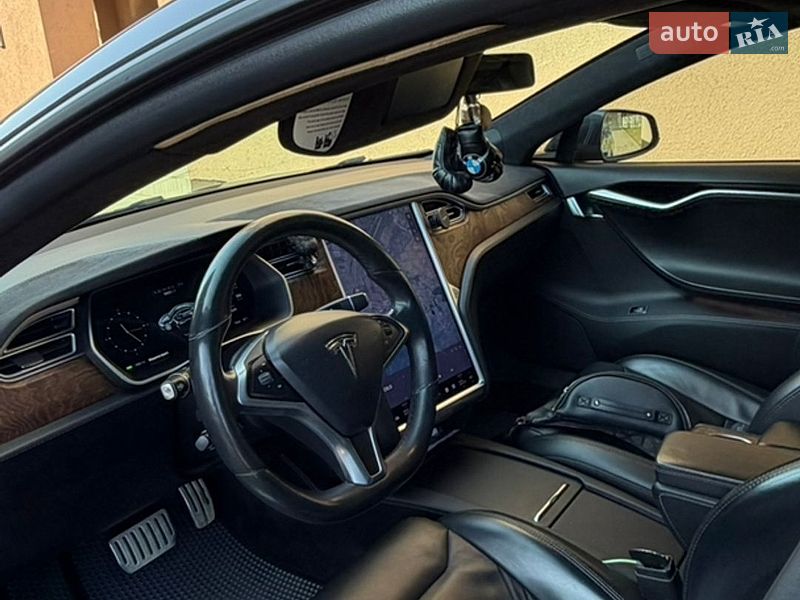 Ліфтбек Tesla Model S 2017 в Луцьку