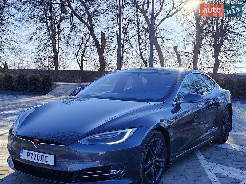 Лифтбек Tesla Model S 2016 в Виннице