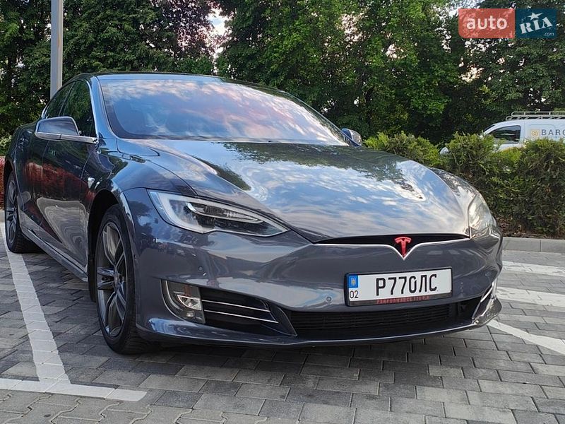 Лифтбек Tesla Model S 2016 в Виннице