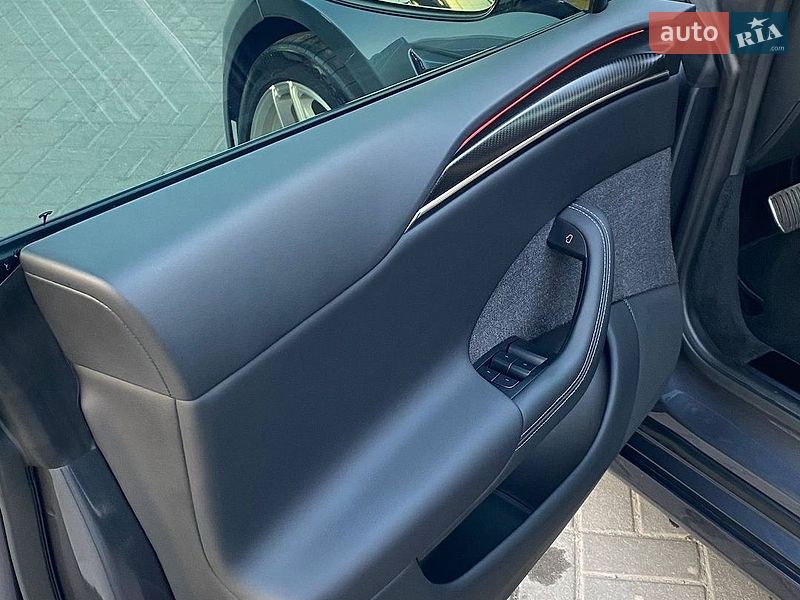 Лифтбек Tesla Model S 2022 в Запорожье