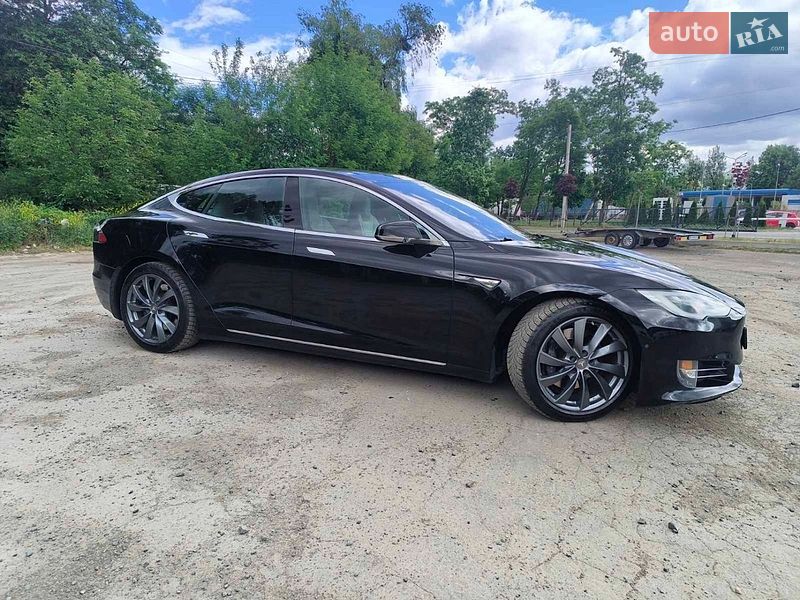 Ліфтбек Tesla Model S 2016 в Львові