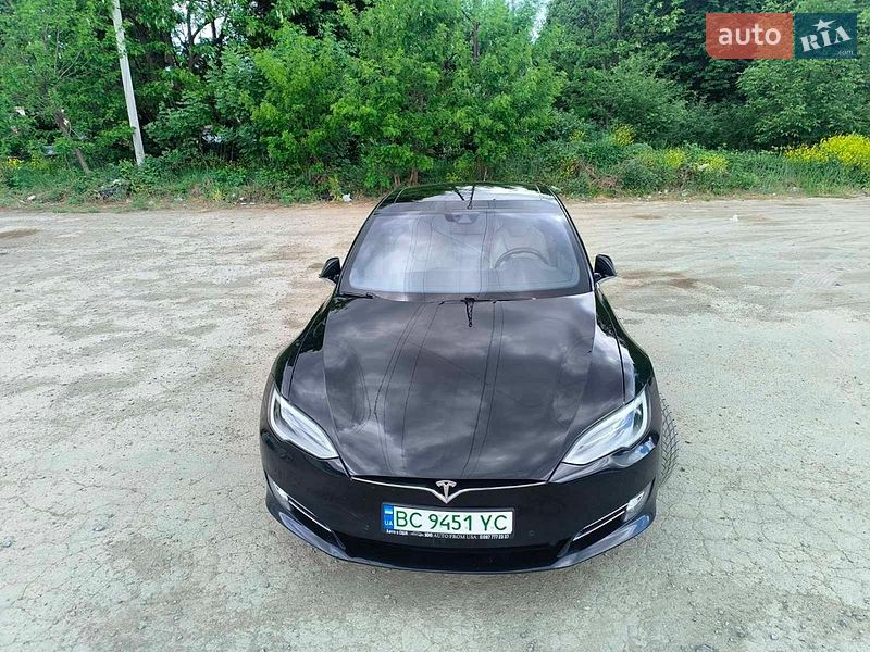 Ліфтбек Tesla Model S 2016 в Львові