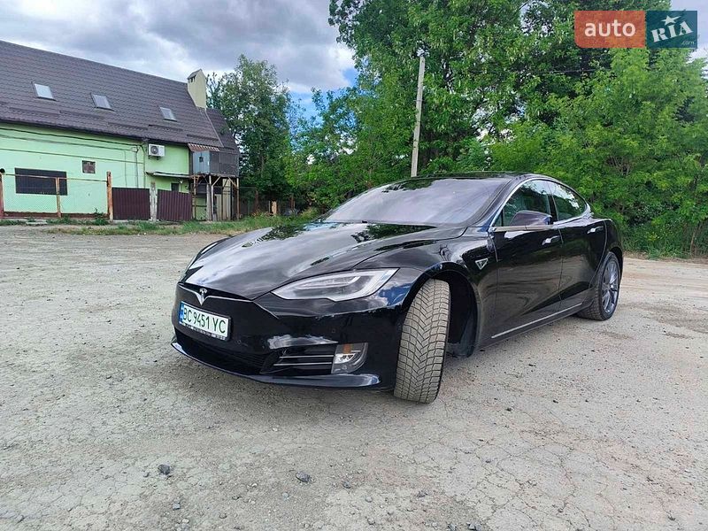 Ліфтбек Tesla Model S 2016 в Львові