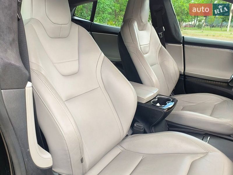 Ліфтбек Tesla Model S 2016 в Львові