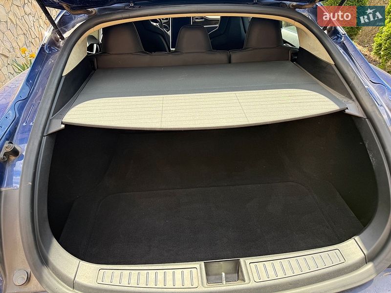 Лифтбек Tesla Model S 2016 в Ивано-Франковске фото 16 Лифтбек Tesla Model S 2016 в Ивано-Франковске