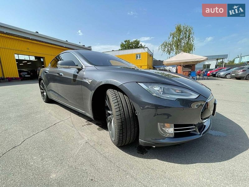 Лифтбек Tesla Model S 2015 в Чернигове фото 5 Лифтбек Tesla Model S 2015 в Чернигове