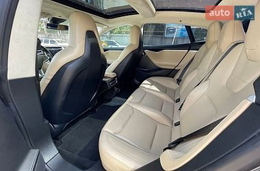 Лифтбек Tesla Model S 2015 в Чернигове