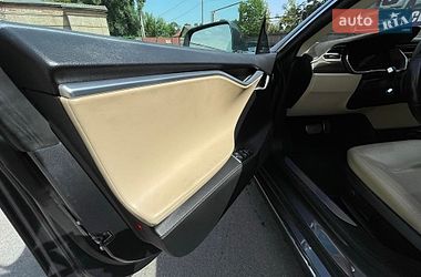 Лифтбек Tesla Model S 2015 в Чернигове