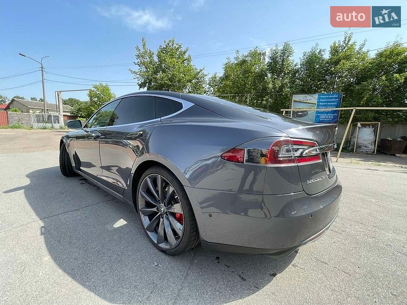 Лифтбек Tesla Model S 2015 в Чернигове фото 13 Лифтбек Tesla Model S 2015 в Чернигове