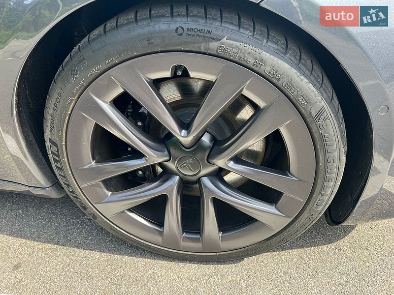 Лифтбек Tesla Model S 2021 в Киеве