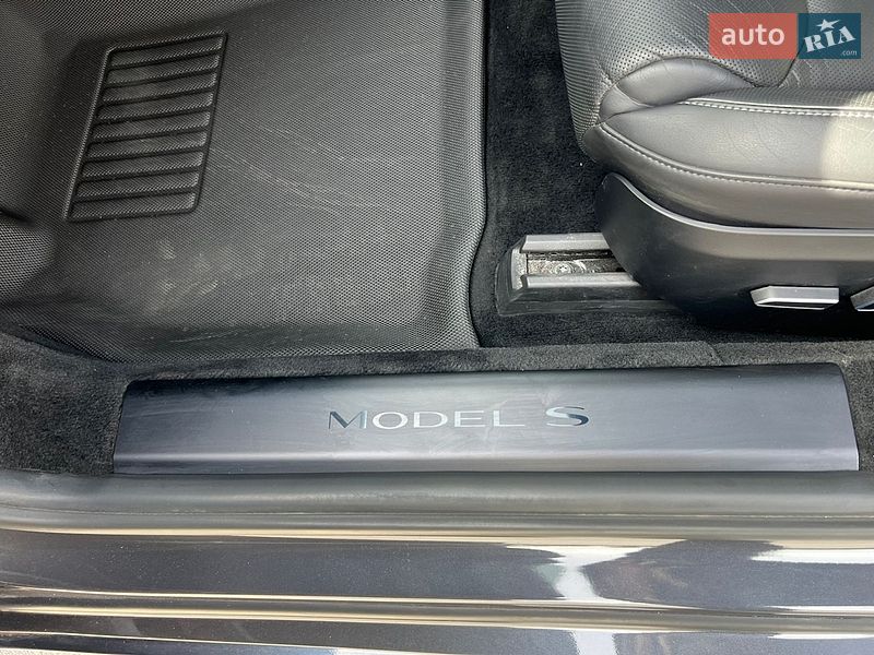 Лифтбек Tesla Model S 2021 в Киеве