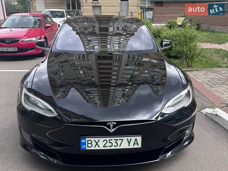 Ліфтбек Tesla Model S 2017 в Києві