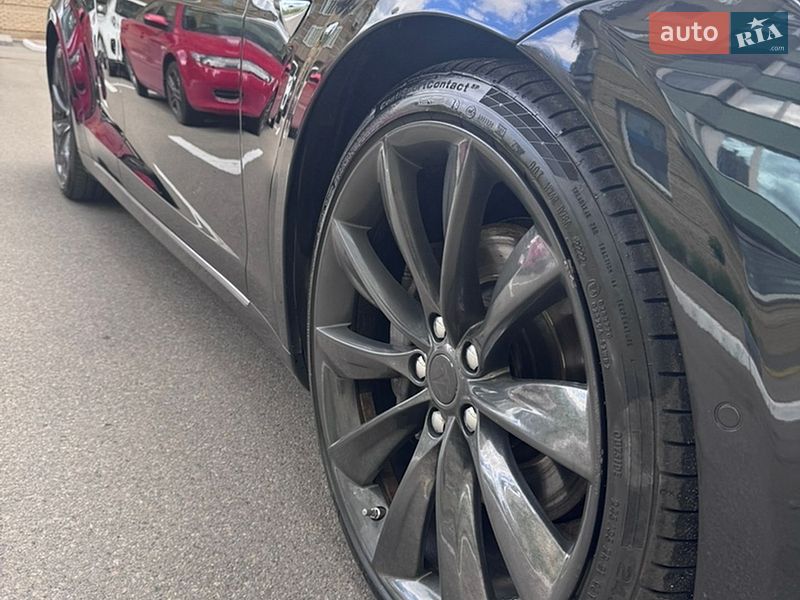 Ліфтбек Tesla Model S 2017 в Києві