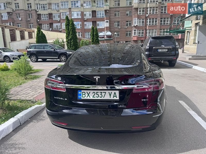 Ліфтбек Tesla Model S 2017 в Києві