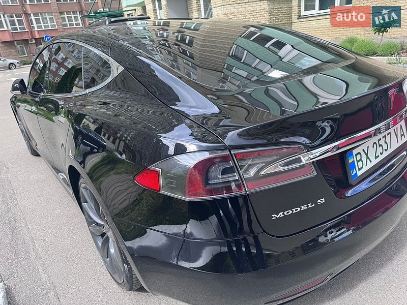 Ліфтбек Tesla Model S 2017 в Києві
