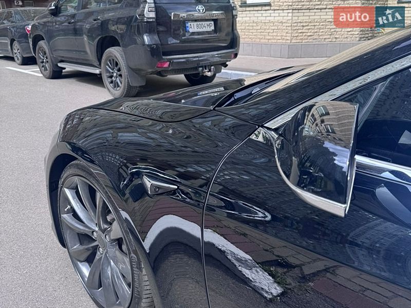 Ліфтбек Tesla Model S 2017 в Києві