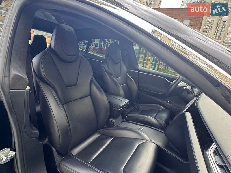 Лифтбек Tesla Model S 2017 в Киеве