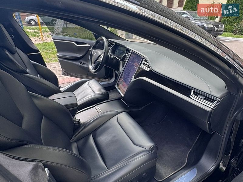 Ліфтбек Tesla Model S 2017 в Києві