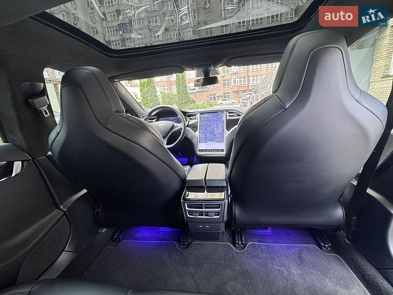 Ліфтбек Tesla Model S 2017 в Києві