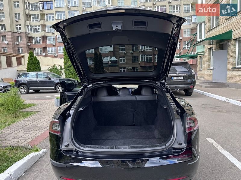 Ліфтбек Tesla Model S 2017 в Києві
