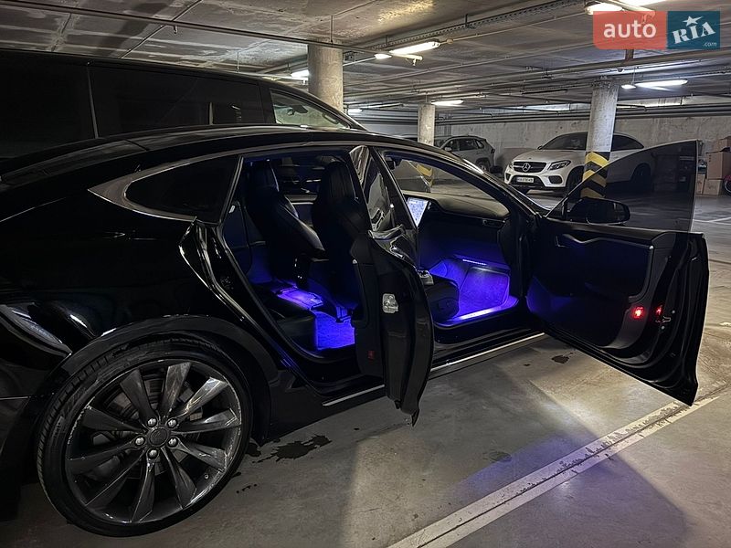 Ліфтбек Tesla Model S 2017 в Києві