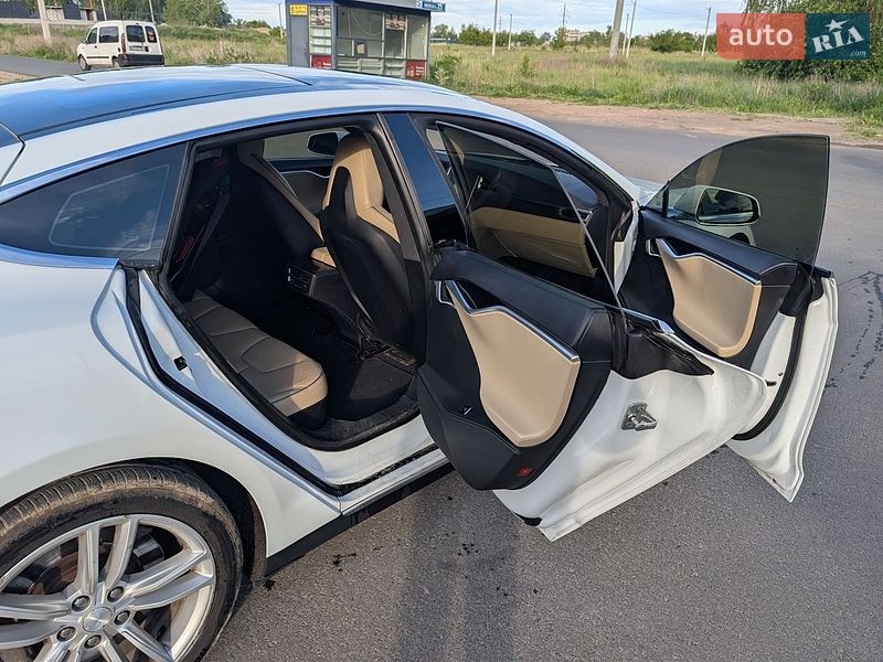 Лифтбек Tesla Model S 2014 в Чернигове фото 7 Лифтбек Tesla Model S 2014 в Чернигове