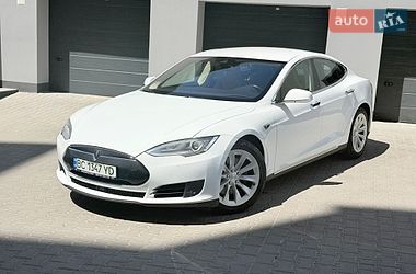 Ліфтбек Tesla Model S 2016 в Тернополі