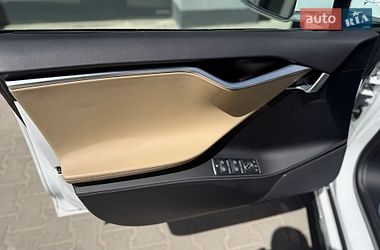 Ліфтбек Tesla Model S 2016 в Тернополі