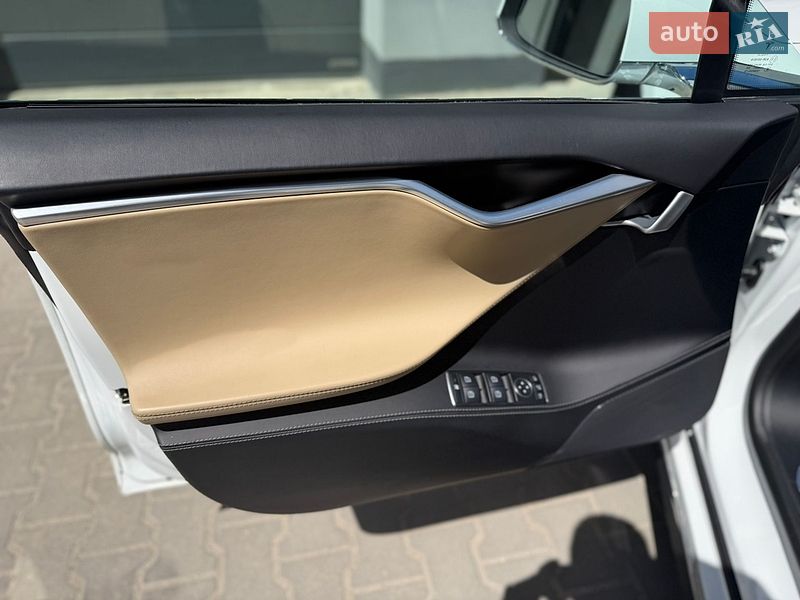 Ліфтбек Tesla Model S 2016 в Тернополі