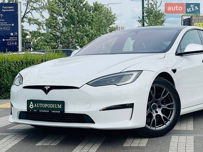 Лифтбек Tesla Model S 2022 в Киеве