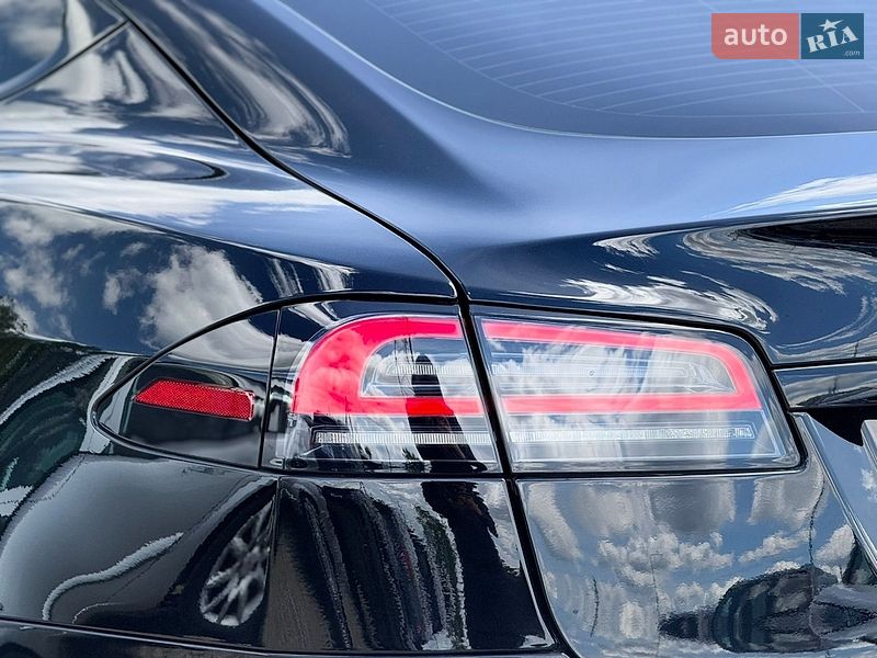 Лифтбек Tesla Model S 2023 в Стрые