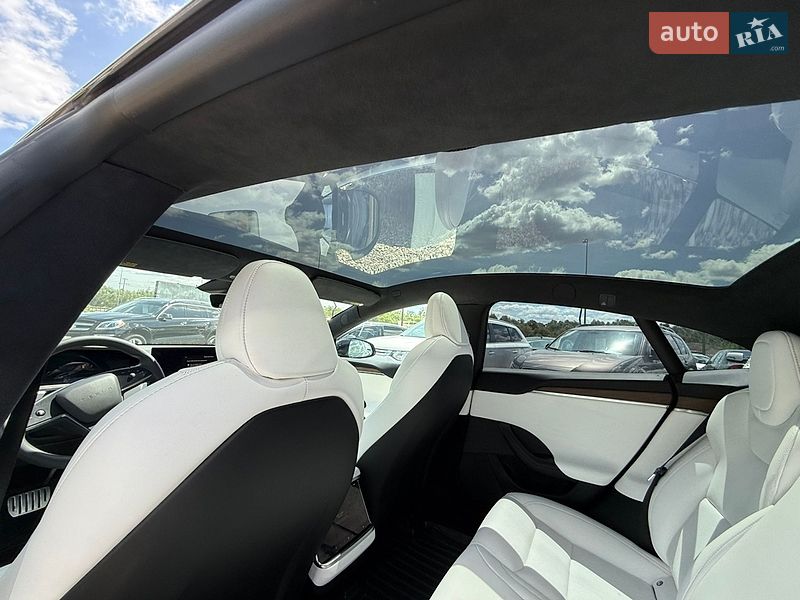 Лифтбек Tesla Model S 2023 в Стрые