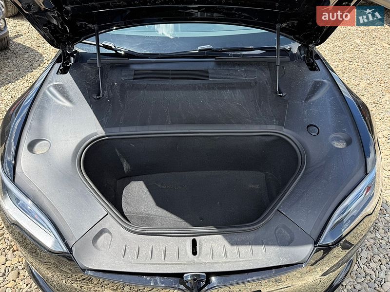 Лифтбек Tesla Model S 2023 в Стрые