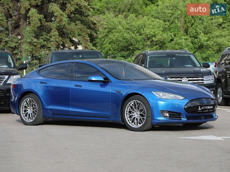 Ліфтбек Tesla Model S 2015 в Харкові