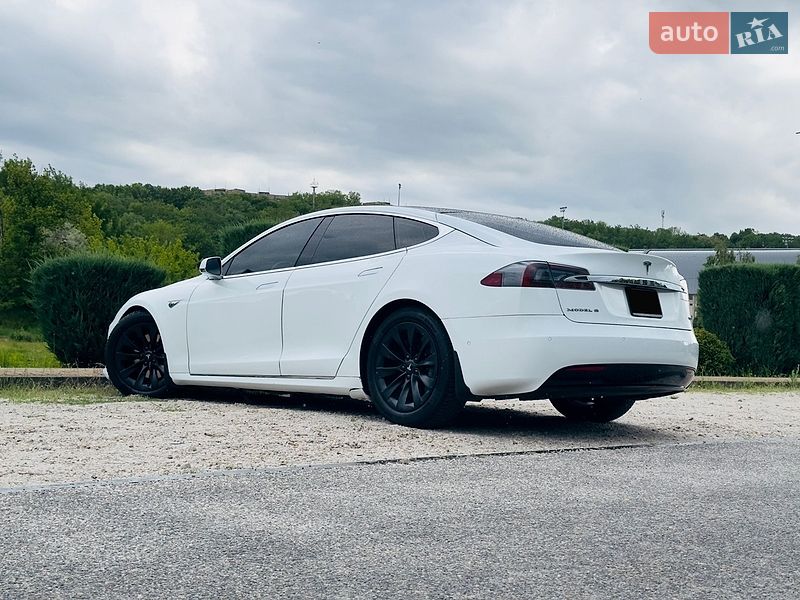 Ліфтбек Tesla Model S 2016 в Дніпрі фото 10 Ліфтбек Tesla Model S 2016 в Дніпрі