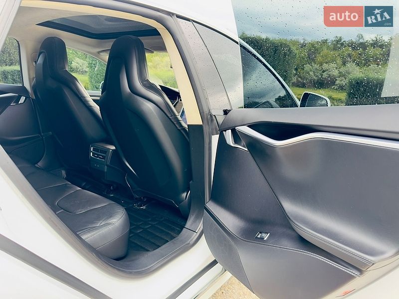 Ліфтбек Tesla Model S 2016 в Дніпрі фото 18 Ліфтбек Tesla Model S 2016 в Дніпрі