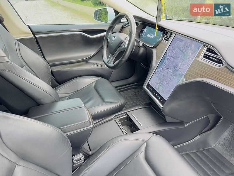 Ліфтбек Tesla Model S 2016 в Дніпрі фото 21 Ліфтбек Tesla Model S 2016 в Дніпрі