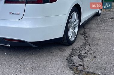 Лифтбек Tesla Model S 2015 в Виннице