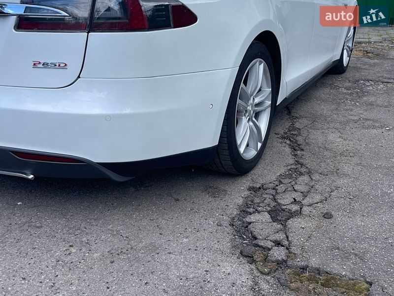 Лифтбек Tesla Model S 2015 в Виннице