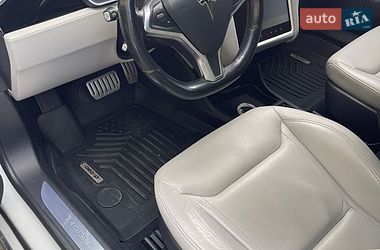 Лифтбек Tesla Model S 2015 в Виннице