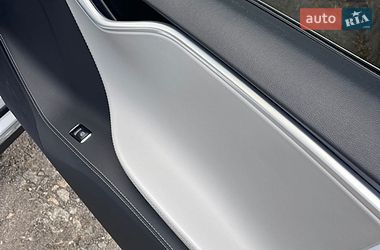 Лифтбек Tesla Model S 2015 в Виннице