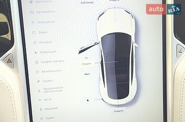 Лифтбек Tesla Model S 2015 в Виннице
