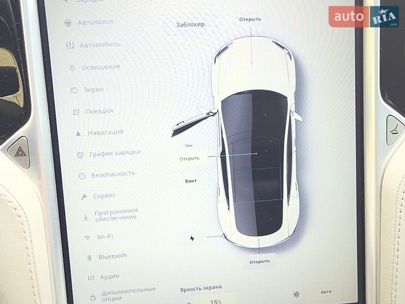 Лифтбек Tesla Model S 2015 в Виннице