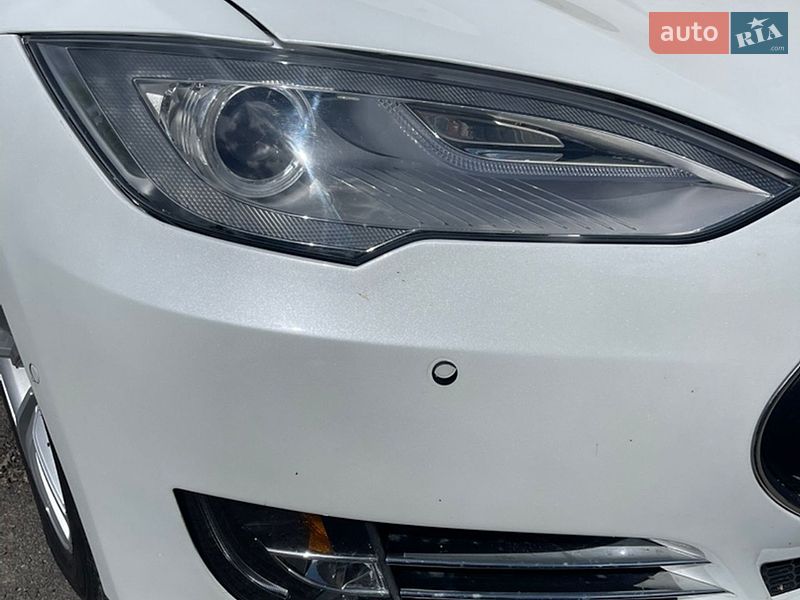 Лифтбек Tesla Model S 2015 в Виннице