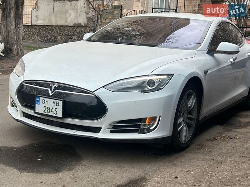 Ліфтбек Tesla Model S 2015 в Одесі