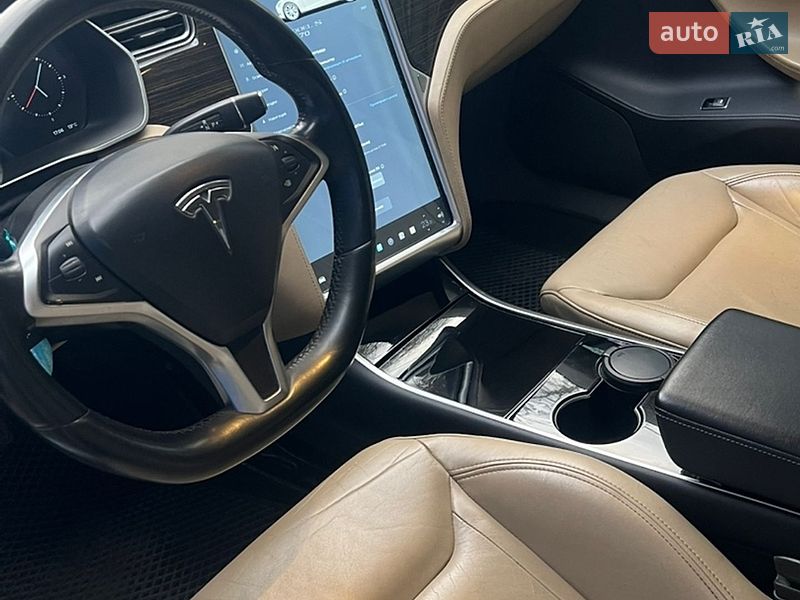 Ліфтбек Tesla Model S 2015 в Одесі